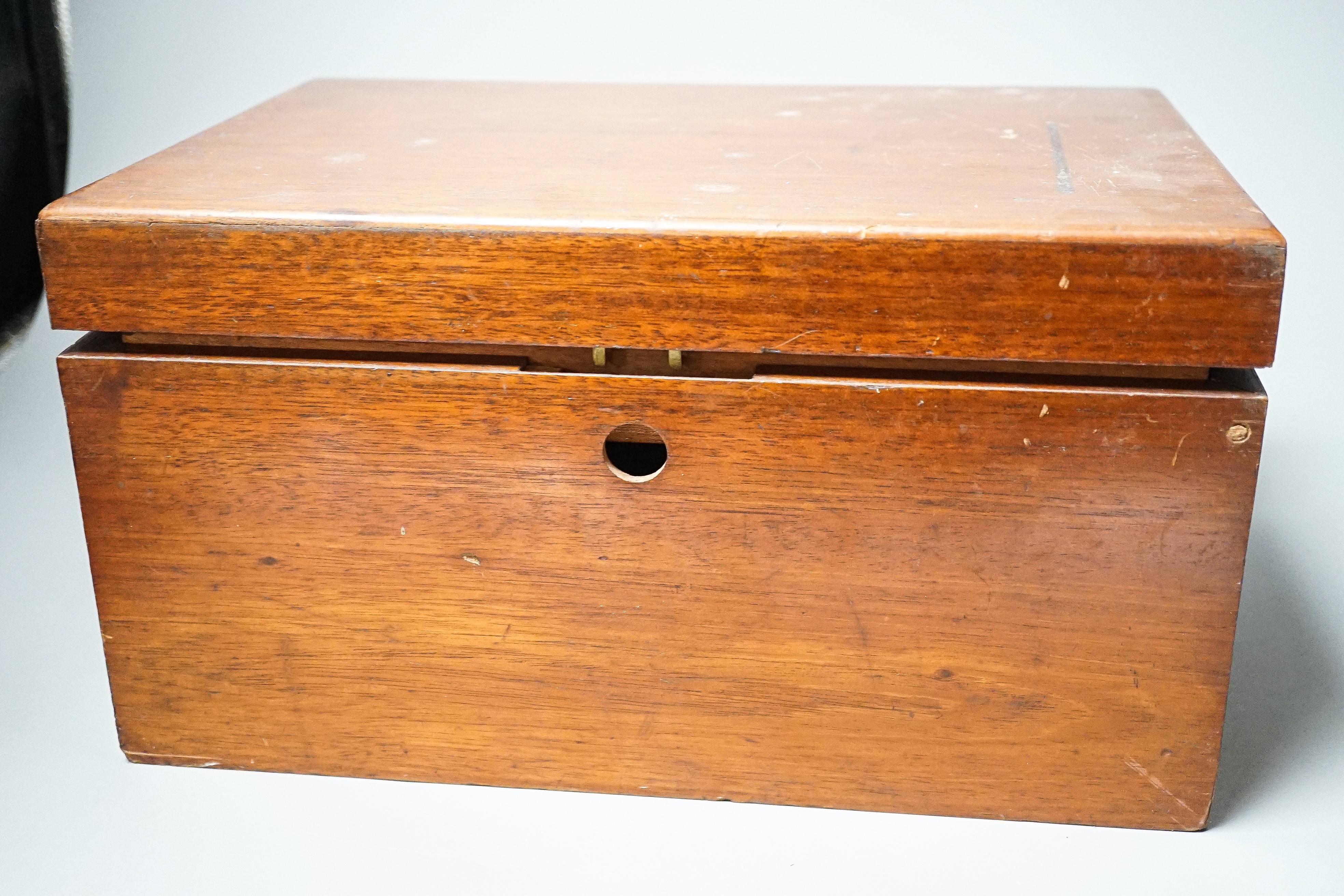 A 19th century mahogany apothecary box 33cm